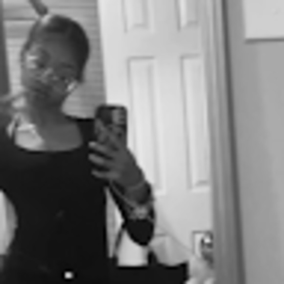 Meet your Posher, Taylor - Picture 1 of 1